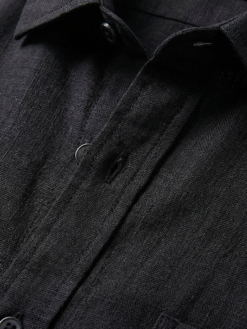 Men’s Short-Sleeve Linen Shirt with Button Closure