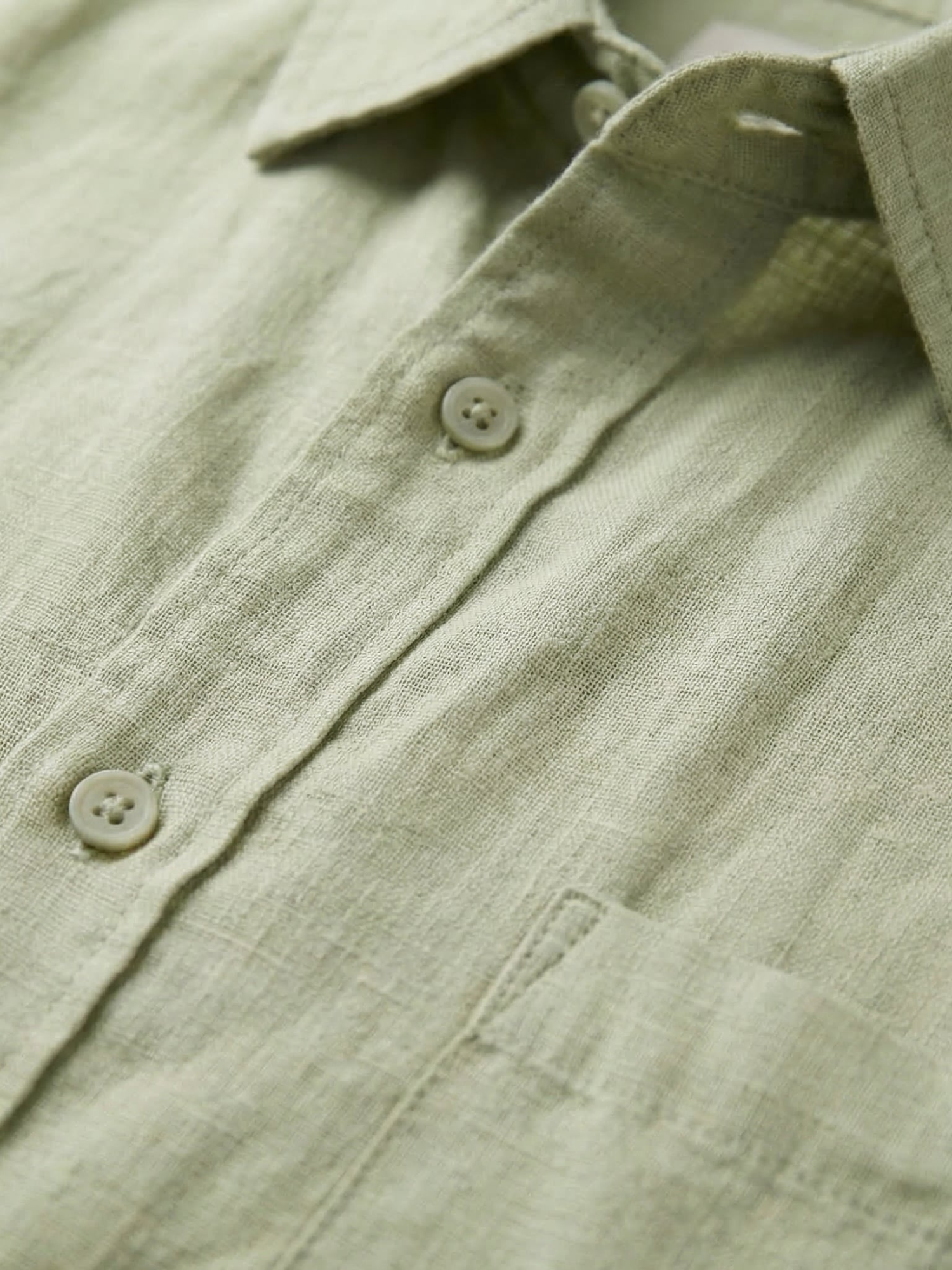Men’s Short-Sleeve Linen Shirt with Button Closure