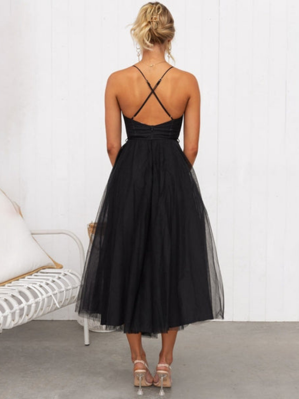 Women's Sleeveless Midi Dress with Round Neck and Flared Skirt