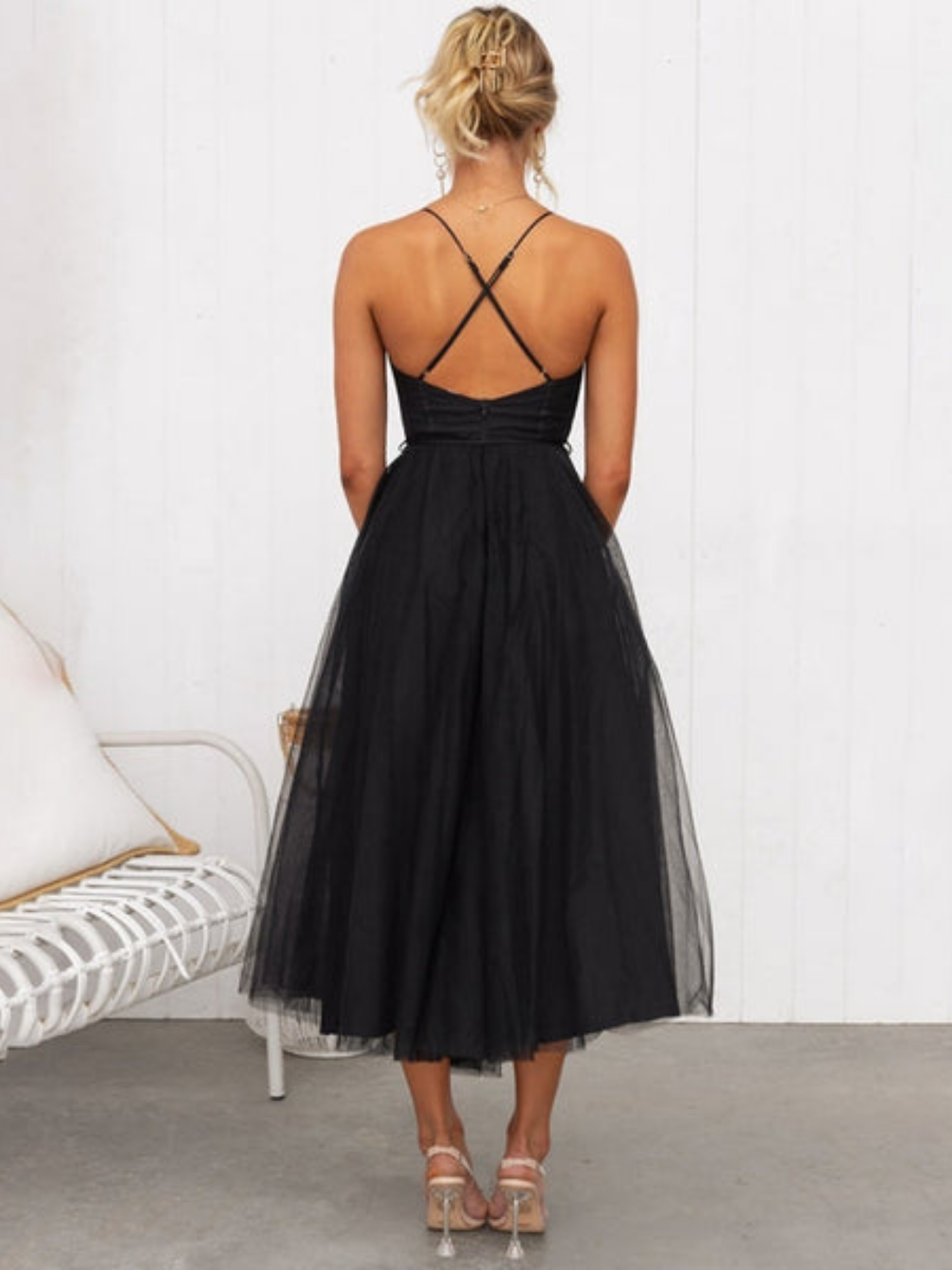 Women's Sleeveless Midi Dress with Round Neck and Flared Skirt