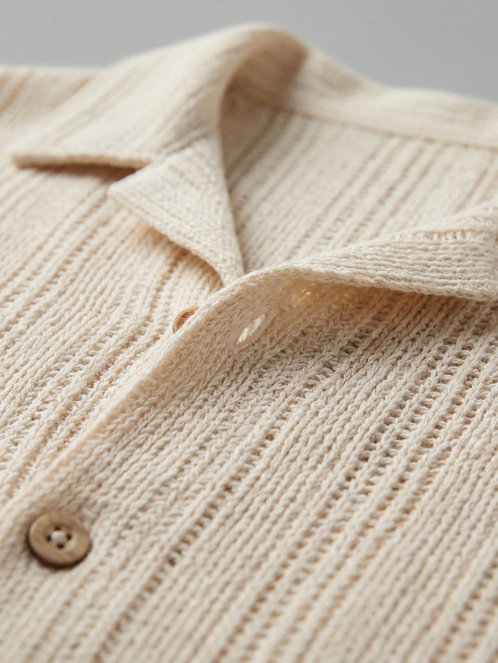 Men’s Short-Sleeve Button-Down Shirt with Front Button Closure