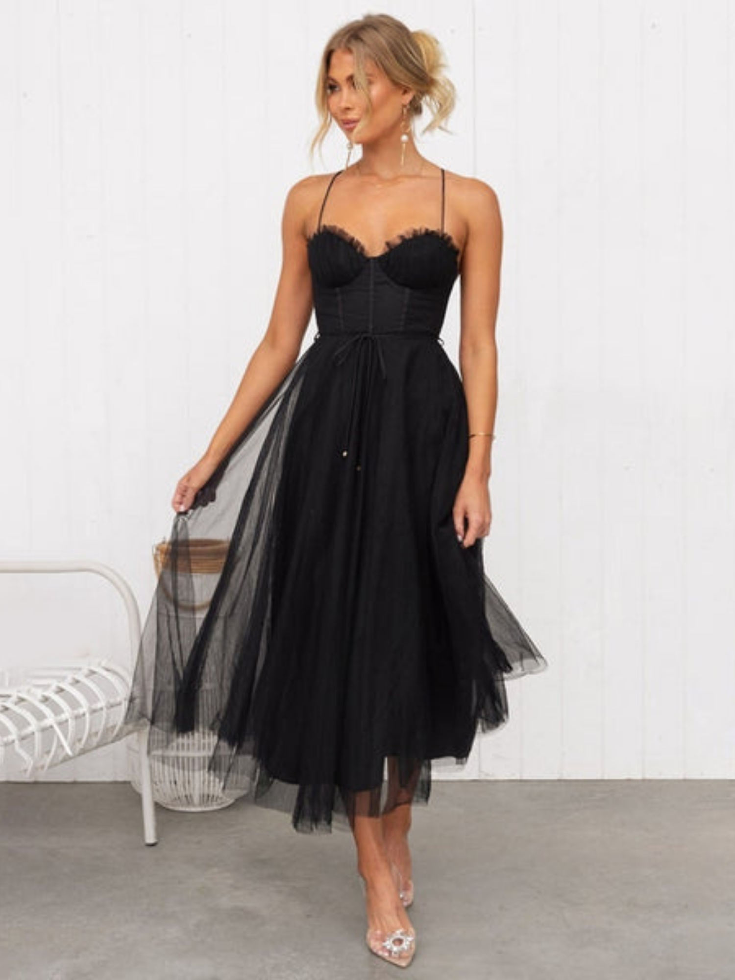 Women's Sleeveless Midi Dress with Round Neck and Flared Skirt
