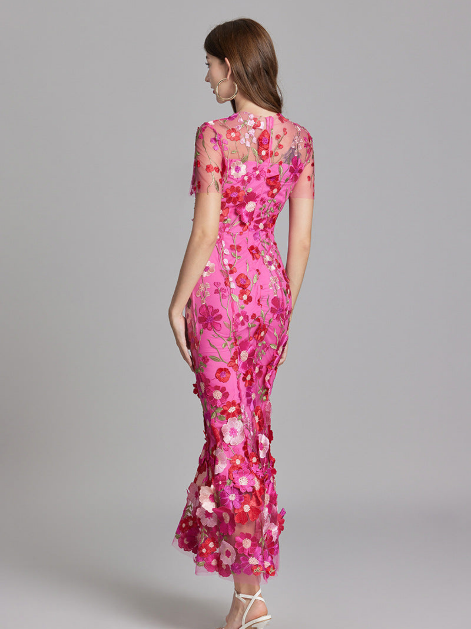 Floral Midi Dress – Refined 3D Detail & Sculpted Elegance