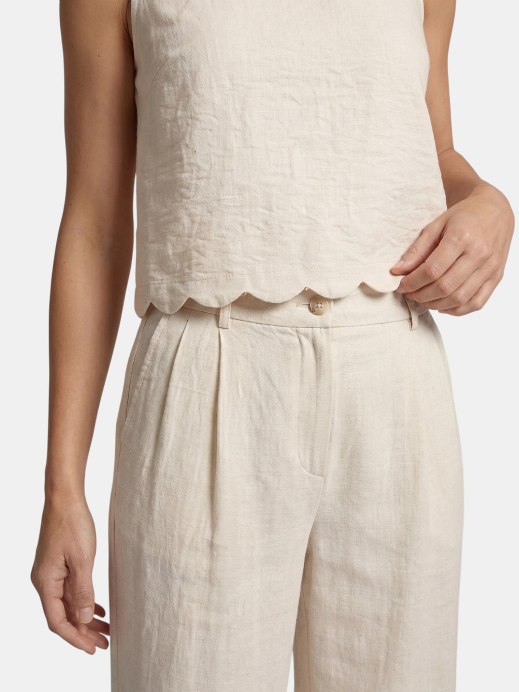 Women’s Sleeveless Scallop Hem Top and Wide-Leg Trousers Set